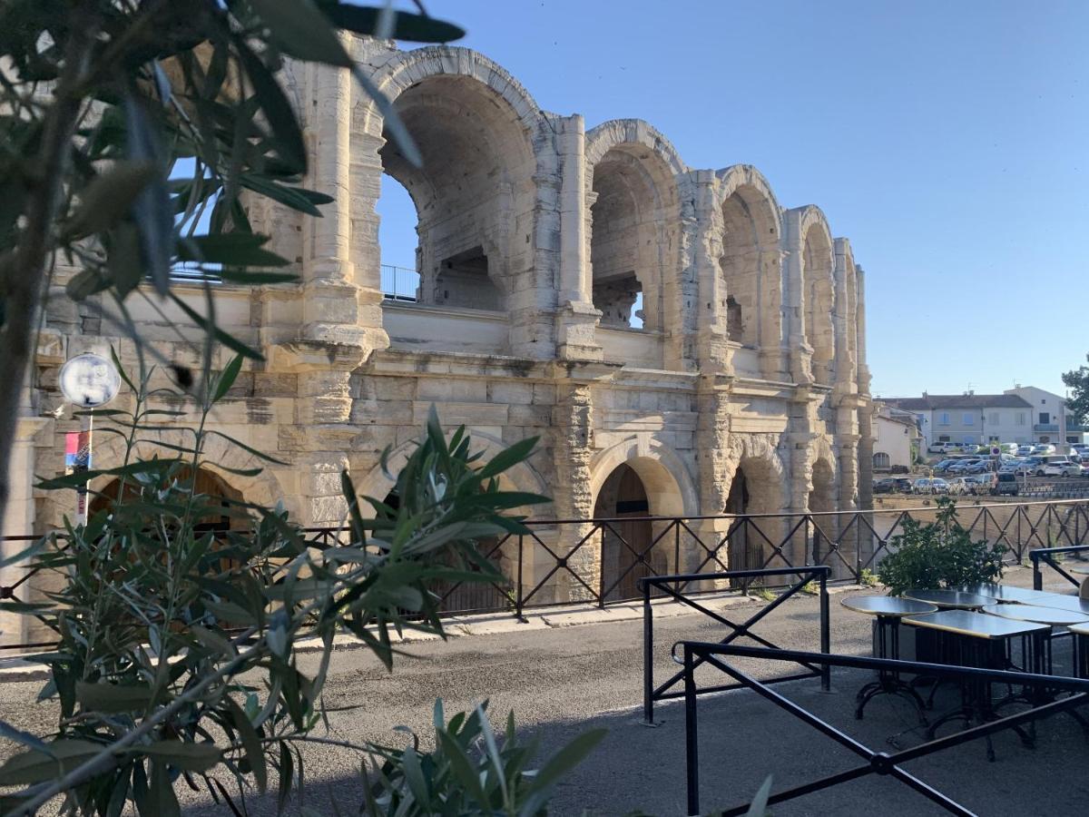 Holiday In Arles: Appartement De L'Amphitheatre Exterior photo